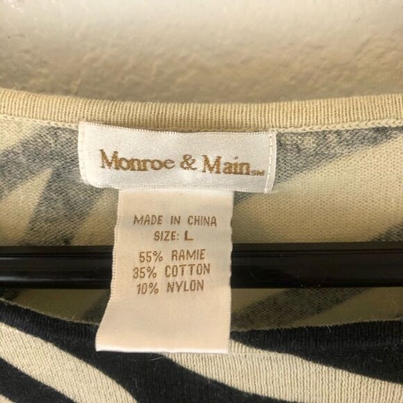 Monroe & Main Zebra print Pullover Sweater size  L - Picture 7 of 7